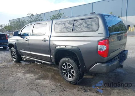 2015 Toyota Tundra Limited 5.7L V8 z USA, uszkodzony, nr VIN 5TFHW5F18FX416621